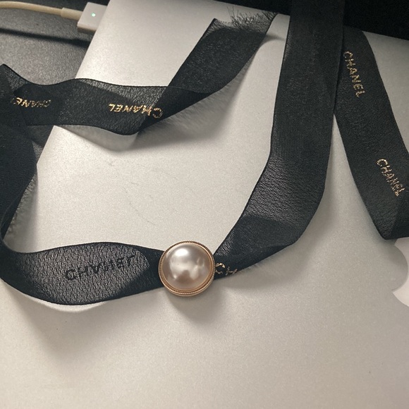 Brand new Authentic Chanel 2022 Christmas button and ribbon - Picture 2 of 6